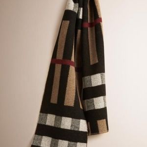 Burberry Women's Wool and Cashmere Blanket Scarf